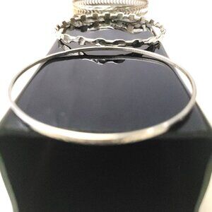 Vintage 80s Silver Tone Bangle Bracelet Set (3) Chevron Cutout & Hammered Stack